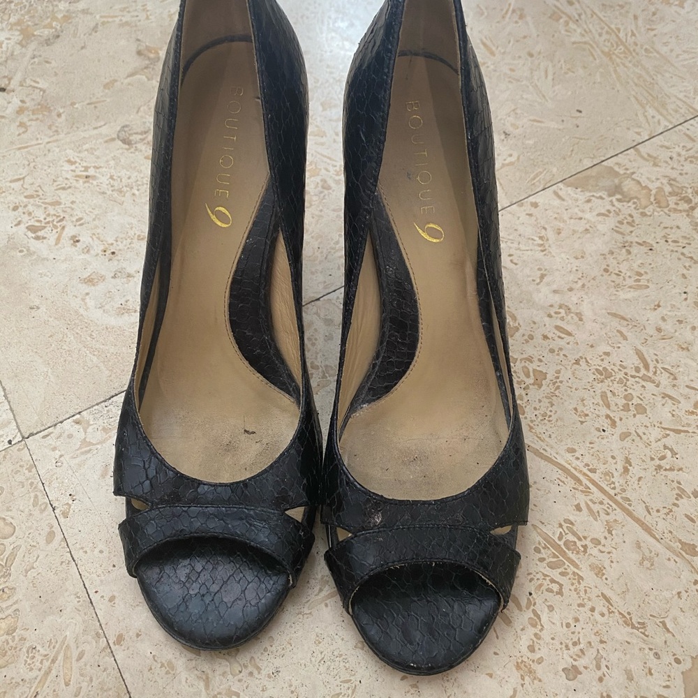 Boutique 9 snakeskin leather peep toe pump